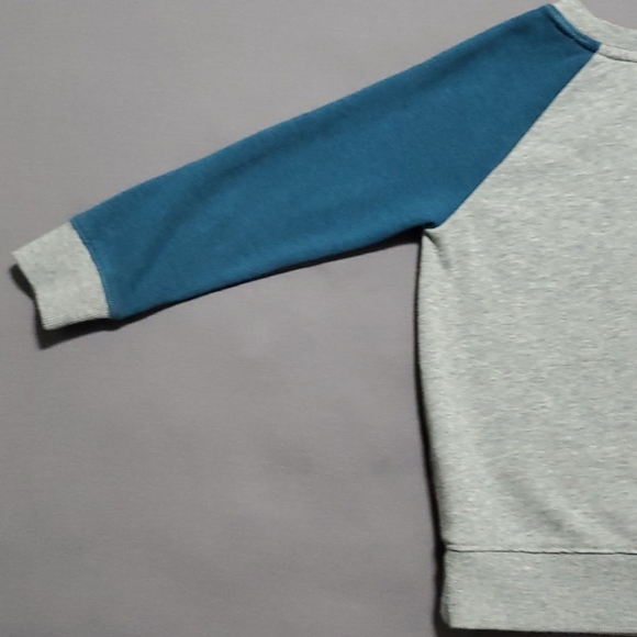 Sweatshirt - Picture 10 of 11